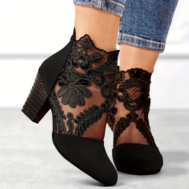 Charlotte™ - Saltos Elegantes em Renda Floral com Detalhes Feitos à Mão