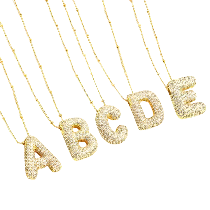 Conjunto de colar inicial em letras bolha