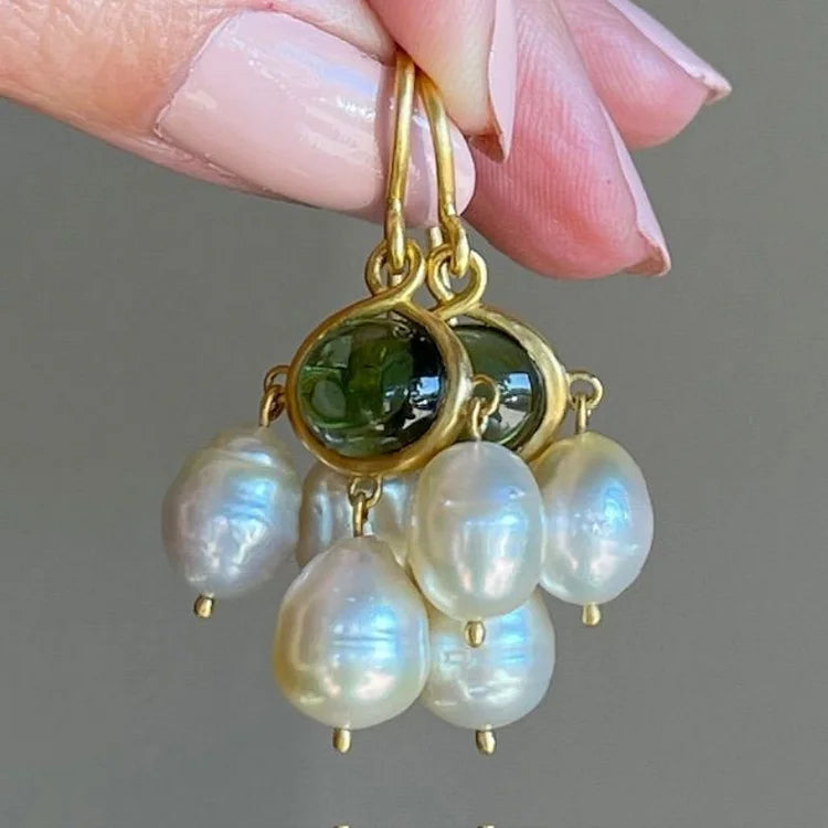 Brincos de pérolas artesanais de cobre com inspiração vintage