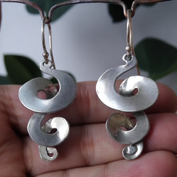 Brincos Vintage em Espiral de Prata