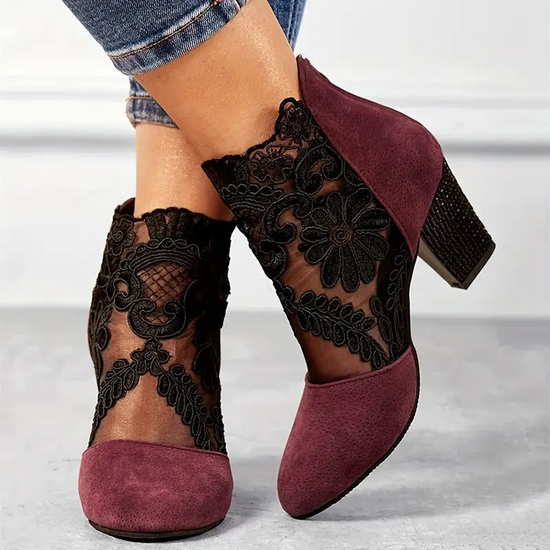 Charlotte™ - Saltos Elegantes em Renda Floral com Detalhes Feitos à Mão