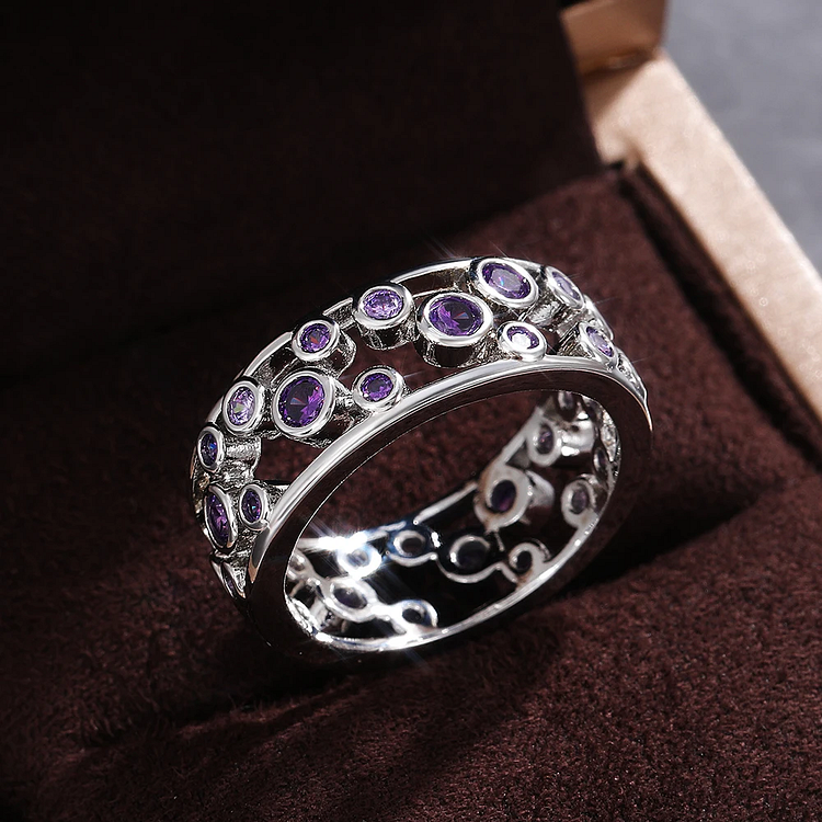Anel de prata com zircônia incrustada vintage