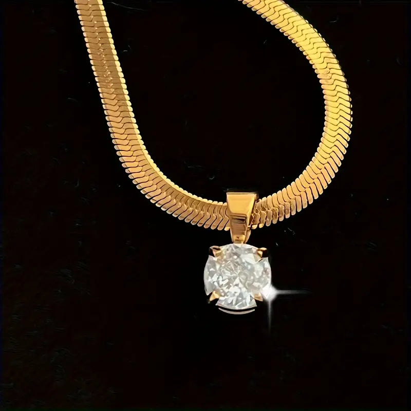 Colar Elegante com Pingente de Strass