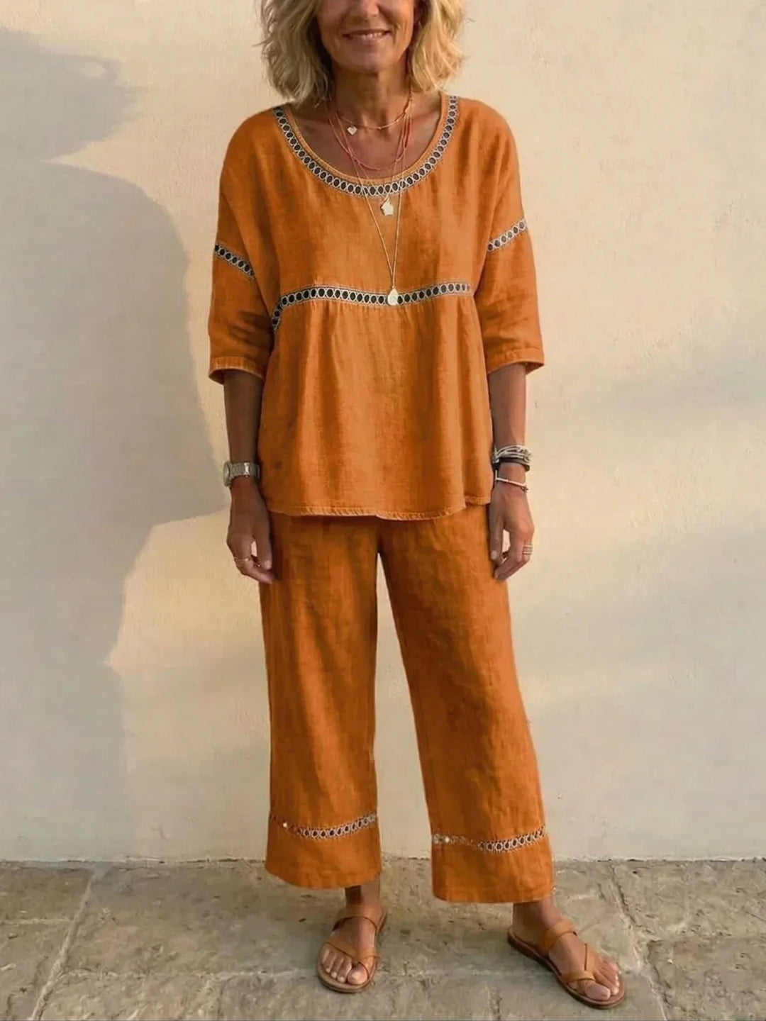 Marielle | Conjunto de Linho Macio em Duas Peças com Detalhe em Renda