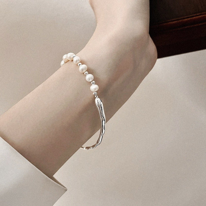 Bracelete Rígido com Pérolas | Madrepérola
