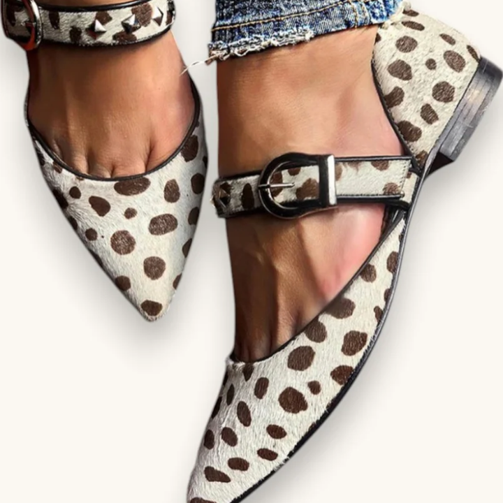 BALLERINE PONTUDAS COM FIVELAS EM ESTAMPA LEOPARDO