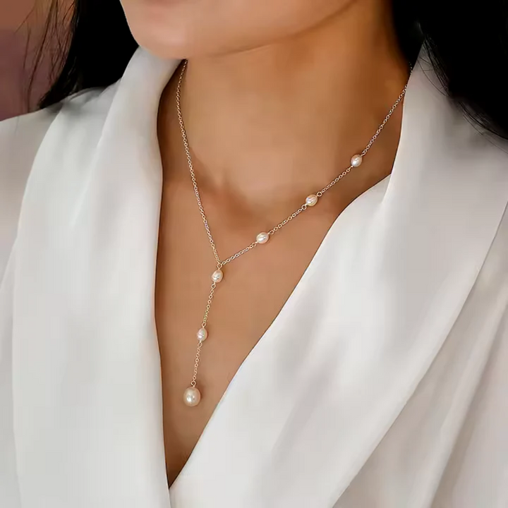 Elegante Colar de Pérolas com Pingente de Rubi