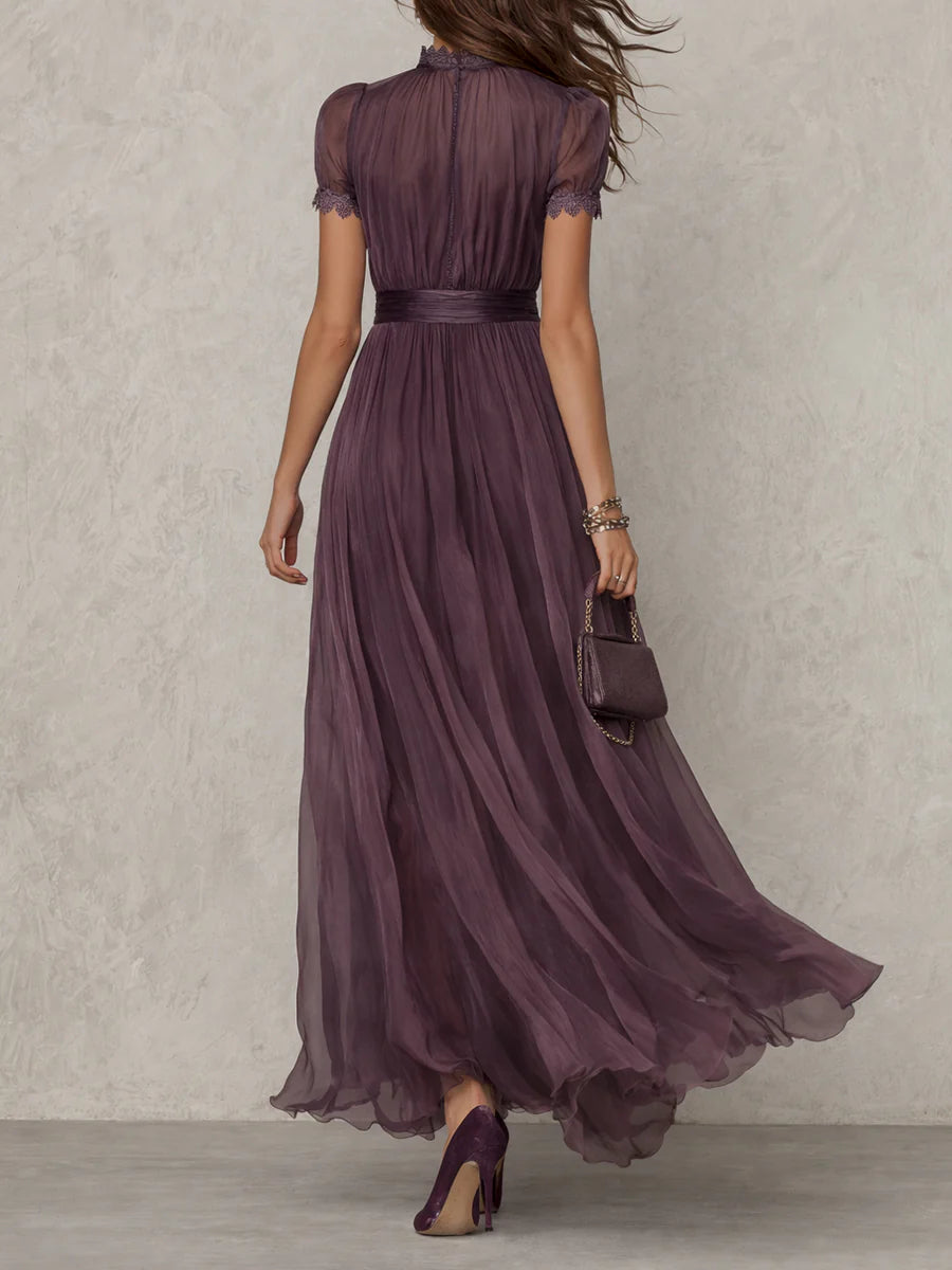 Flavia | Vestido longo roxo com decote em gota e acabamento em renda chiffon