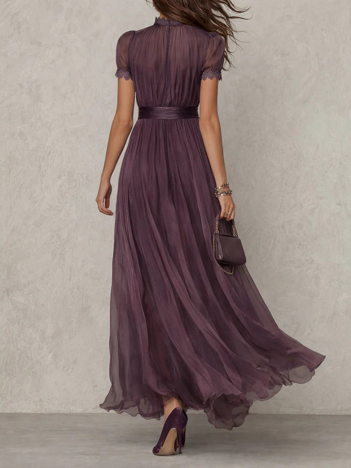 Flavia | Vestido longo roxo com decote em gota e acabamento em renda chiffon