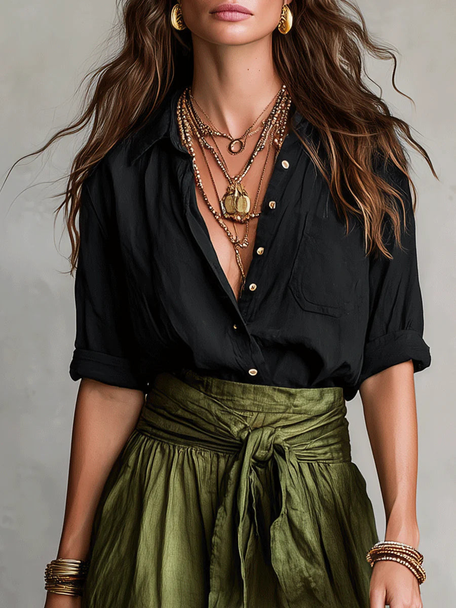 Vera – Conjunto de Dois Peças: Camiseta Preta e Saia Midi Verde Oliva