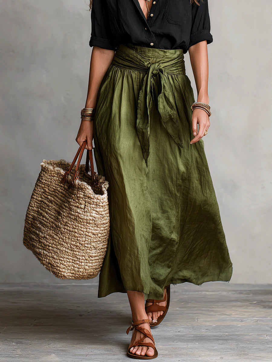 Vera – Conjunto de Dois Peças: Camiseta Preta e Saia Midi Verde Oliva