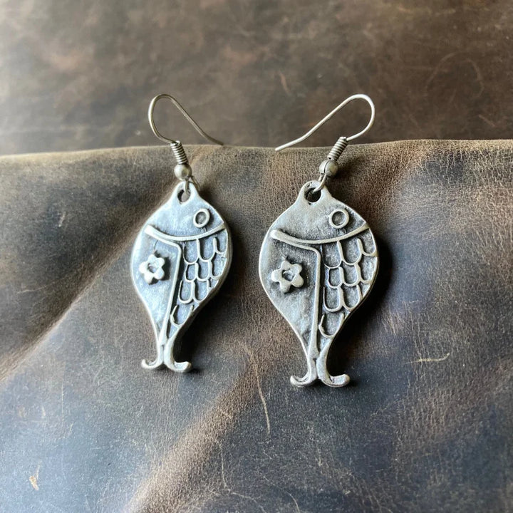 Brincos vintage de peixe prateado com flor estilo Boho