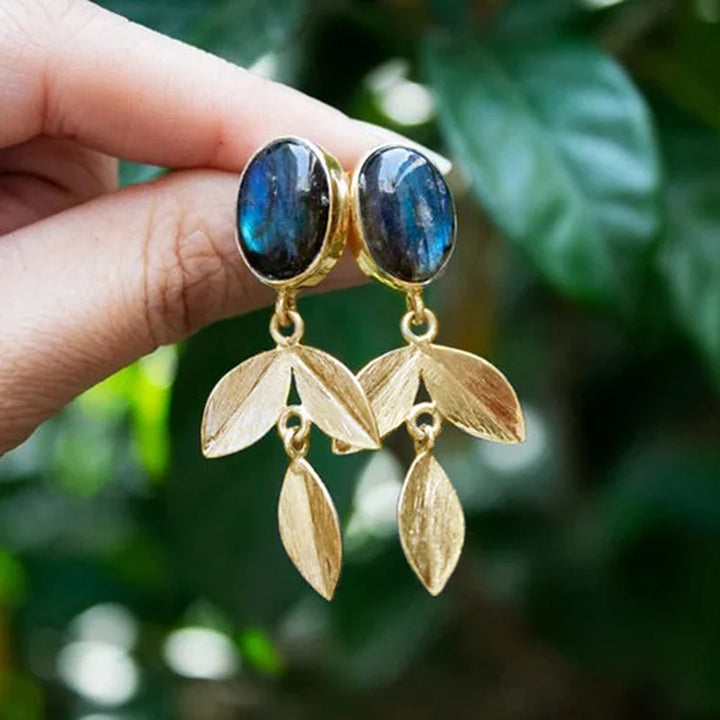 Brincos vintage de folha de ouro com pedra da lua azul-escura