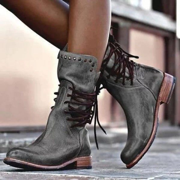 A Bota Ramona com Cordões