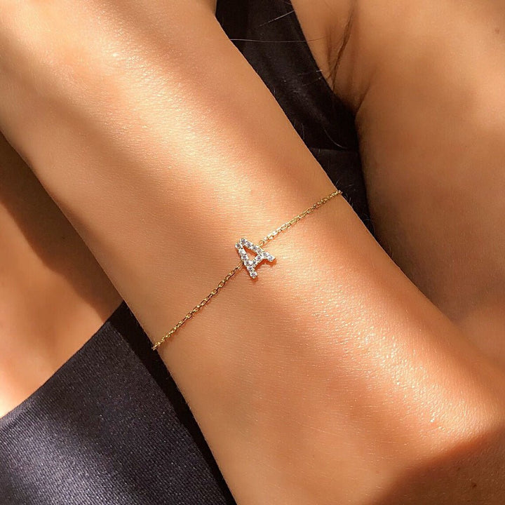 Pulseira de Corrente com Inicial Delicada