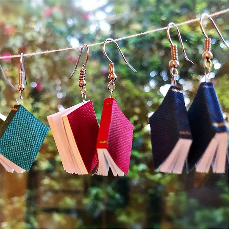 Brincos pendentes vintage em formato de livro