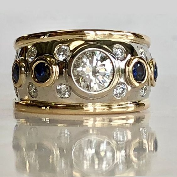 Anel Vintage de Zirconia Dourada Incrustada