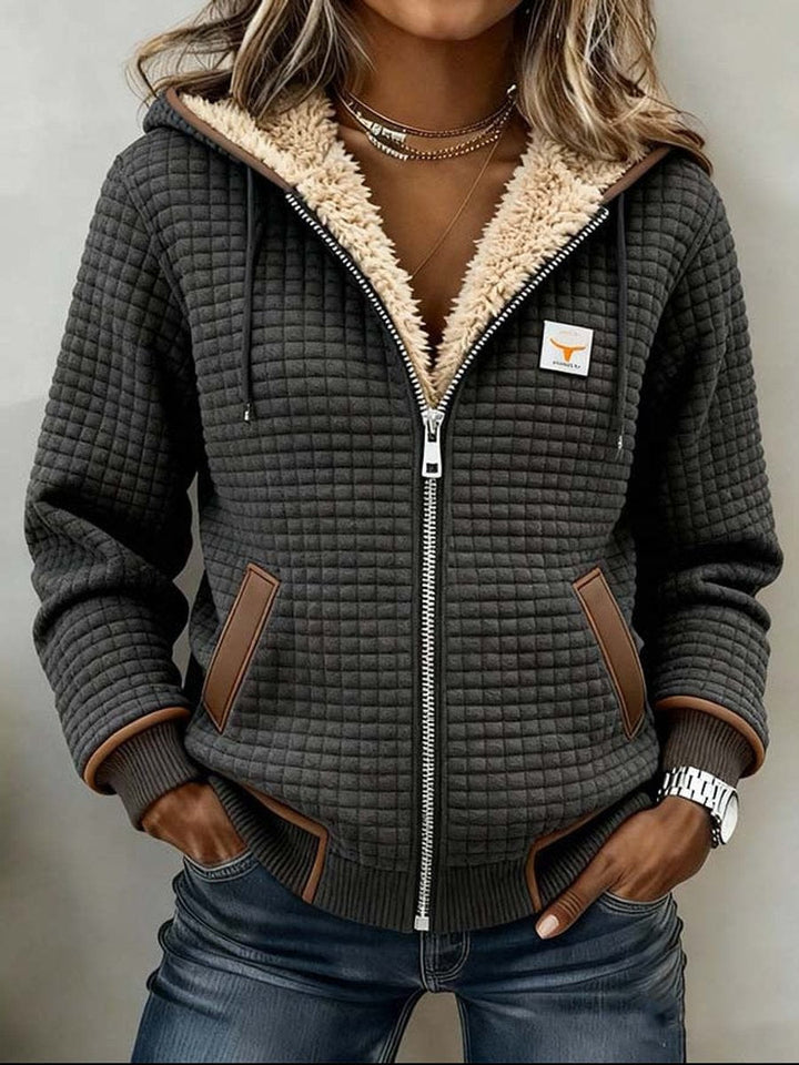 Penelope | Jaqueta Feminina Quilted com Forro de Sherpa e Capuz com Zíper Total